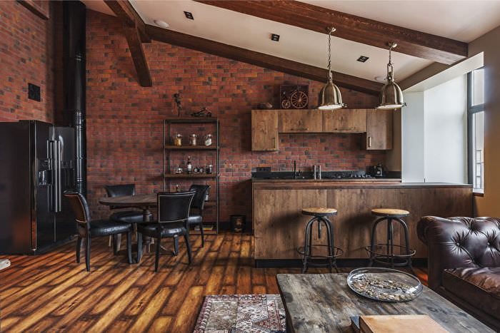 Interior în bucătărie-living în stil mansardă