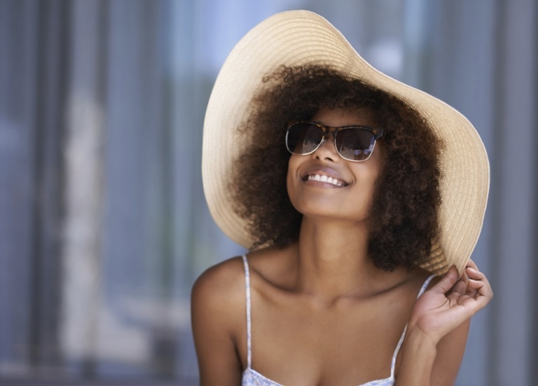 Hat modeller ansigt form hår tilbehør krøllet hår solbriller modetrends
