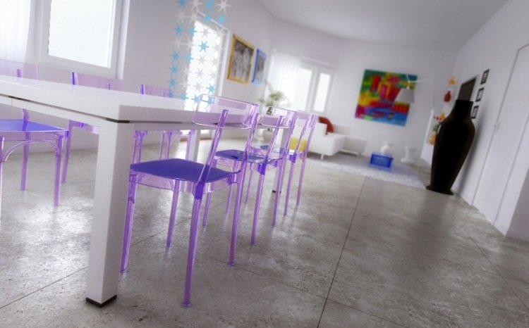 gennemsigtig stol lilla farve hvid spisebord grå fliser stort format