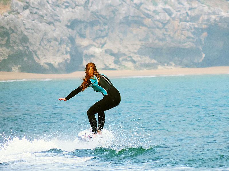 Surfing-flod-alternativ-jet-ski-find-sommerferie