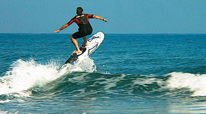 Surfing-flod-drev-moderne-ideer-bølger