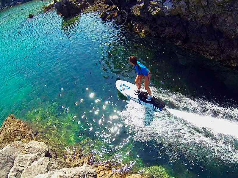 Surfing-flod-elektro-surfbræt-moderne-uden-bølger