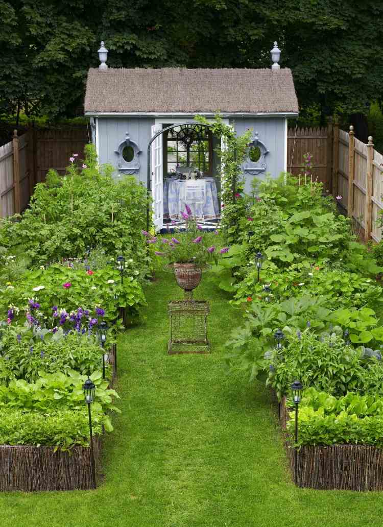have-hus-træ-bygge-dig-selv-landhus-have-græsplæne-grøntsager-fortrolighed skærm