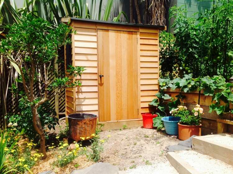 have-hus-træ-bygge-selv-køkkenhave-planter-potteplanter-grøn