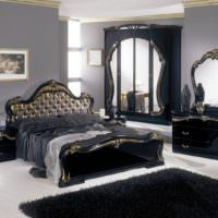 Klassische Möbel in dunklen Farben im Schlafzimmer