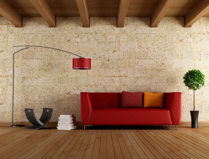 Rød sofa på trægulv i moderne stue