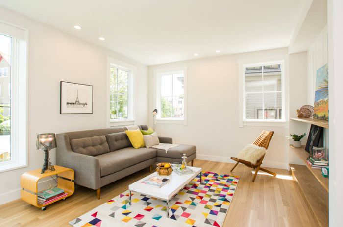 Moderne stue i en trendy minimalistisk stil