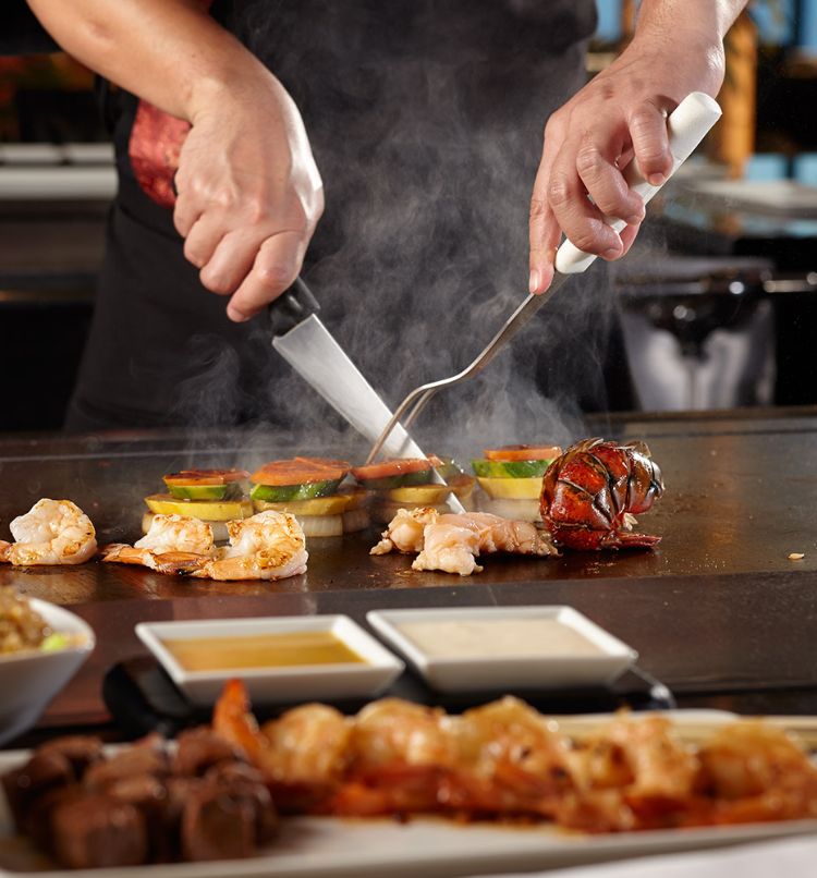 teppanyaki fad tallerken grill japansk madlavning eksotiske retter tilberedning af skaldyr skarp kniv grill gaffel