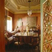 lys terracotta farve i designet af soveværelsesfotoet