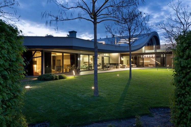 Terrasse og have -moderne-arkitektur-landskab-bølger-tag-græsplæne-belysning-hæk