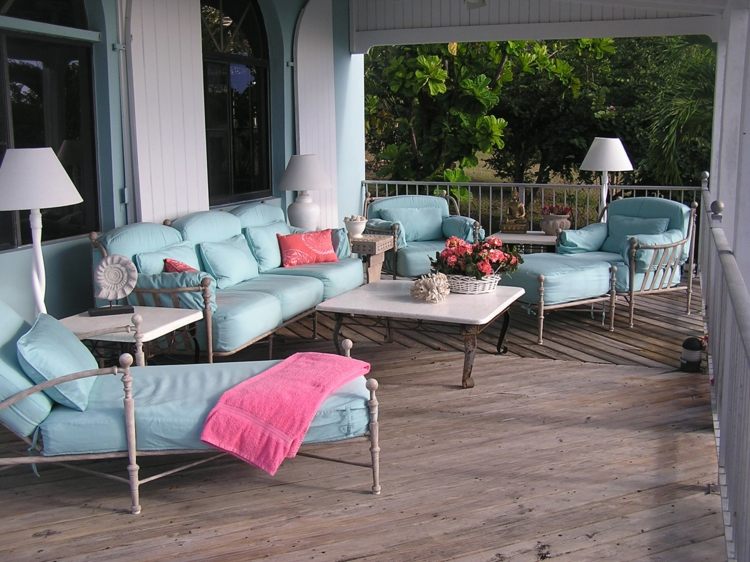 terrasse design veranda lyseblå chaiselong sofa lænestol skammel