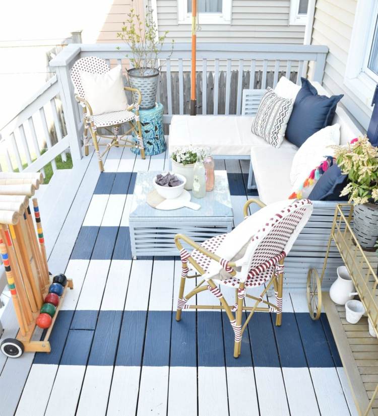 terrassegulv med farve design striber maleri blå hvid