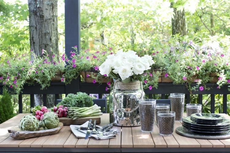 terrasse-design-2015-ideer-deco-bord-gelænder-blomster-grøntsager-retter