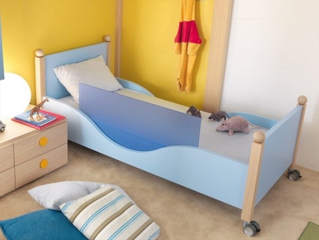 Møblering-børneseng med buede kanter-træ seng-design PISOLO-dearkids