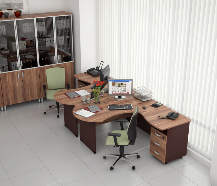 kontormøbler-skrivebord-program-hjørne-skriveborde-mellem-mørke-træ-grøn-kontor-stole