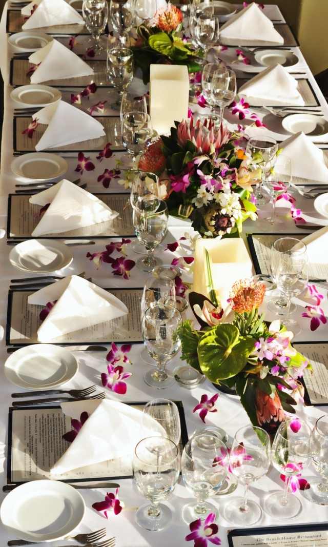 bryllup-bord-dekoration-ideer-eksotiske-orkideer-spredt