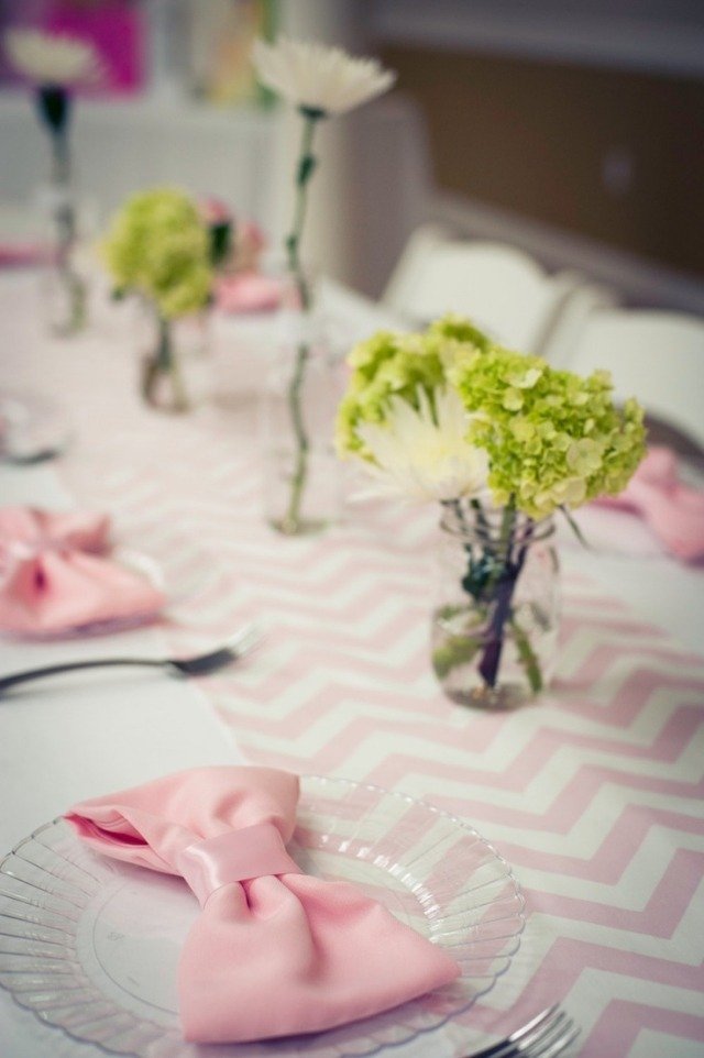 bryllup-bord-dekoration-ideer-pink-bånd-serviet-hortensia