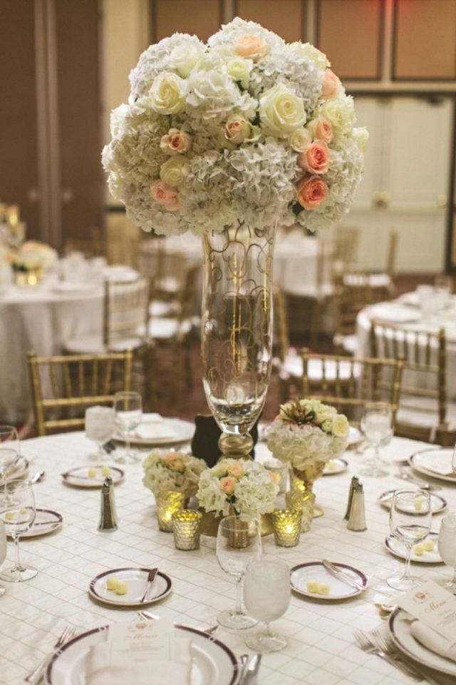 bryllup-bord-dekoration-ideer-roser-hortensia-stearinlys
