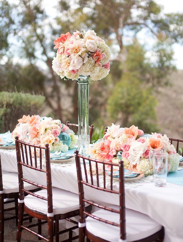 romantisk bryllupsfest bord blomster