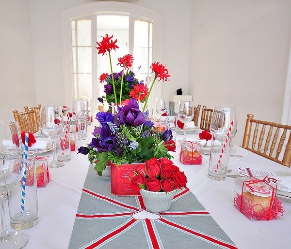 Familiefest jubilæum bryllup bord arrangere blomster