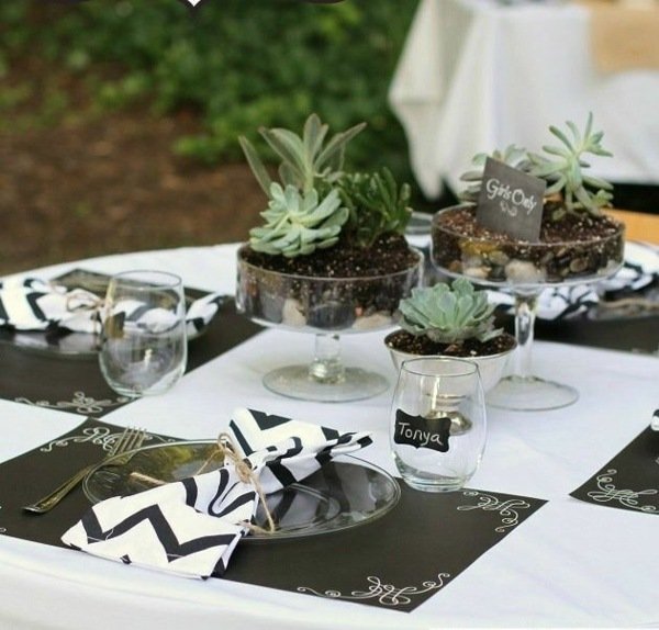 originale borddekorationer dækkeservietter ornamenter sort og hvid