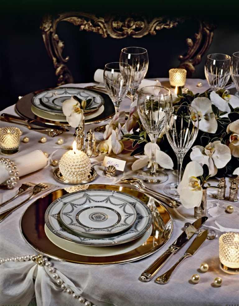 borddekoration til jul elegant guldglans orkidé arrangement banket bord