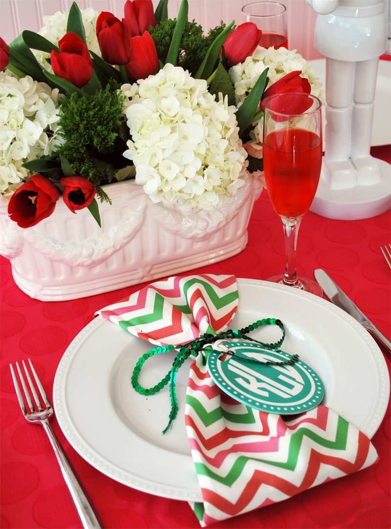 borddekoration jul zigzag mønster serviet rød grøn traditionelle tulipaner