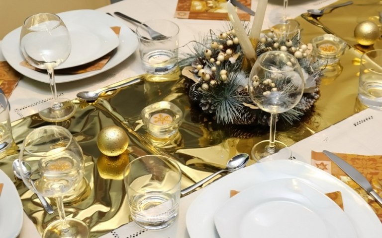 bordpynt jul bordløber glans guldkrans moderne elegant