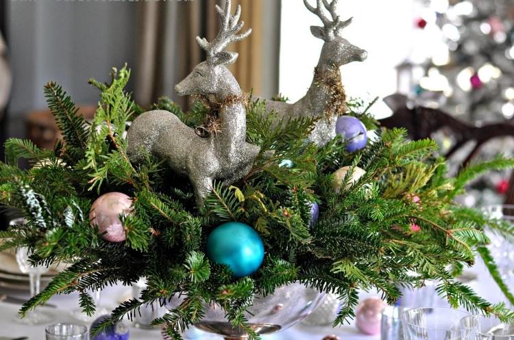 borddekoration-jul-sølv-grøn-hjorte-grene-glas-bolde-skål-juletræ-bolde