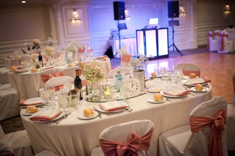 Bryllup bord dekoration-hvid-pink-serviet-stole