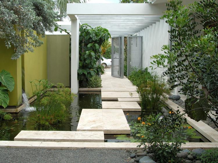 Travertinplader terrasse elegant stilfuldt holdbart porøst gulv udenfor terrassedesignsti