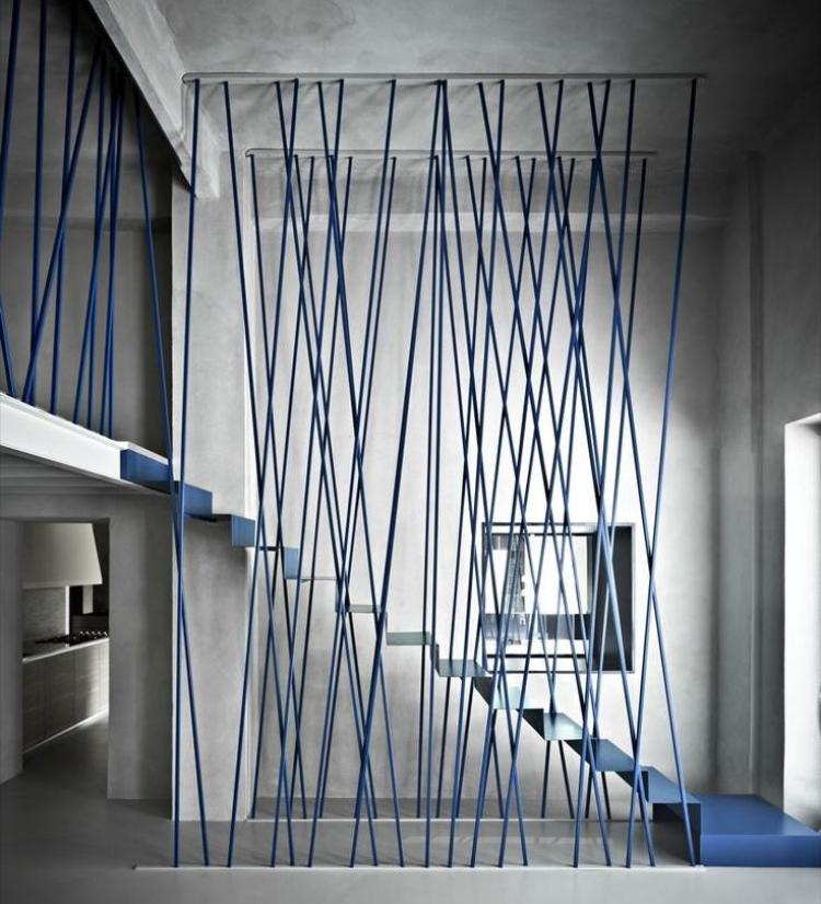 Gelænder-maling-moderne-metal-trappe-høj