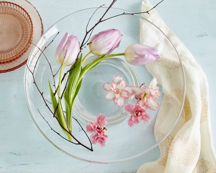 Tulipaner i vase arrangerer ideer til forårsindretning