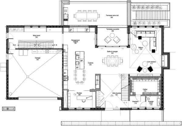 moderne hus med ædelt design første sal