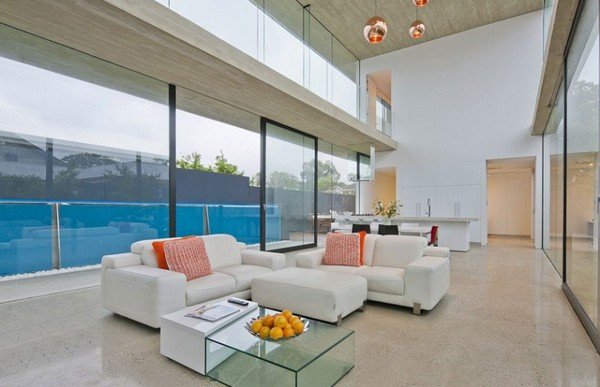 moderne hus lavet af glas og beton stue