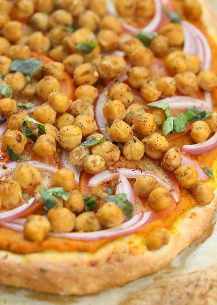 pizza-veganer-kikærter-løg-krydderier-uden-kød