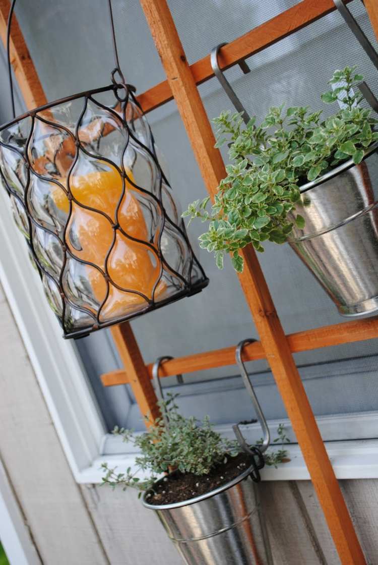 Opret lodret urtehave trægitter-metal gryde-lanterne-glas-orange-stearinlys