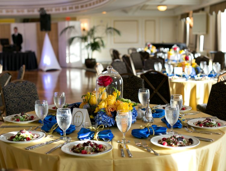 rose glas bryllup bord dekoration guld blå