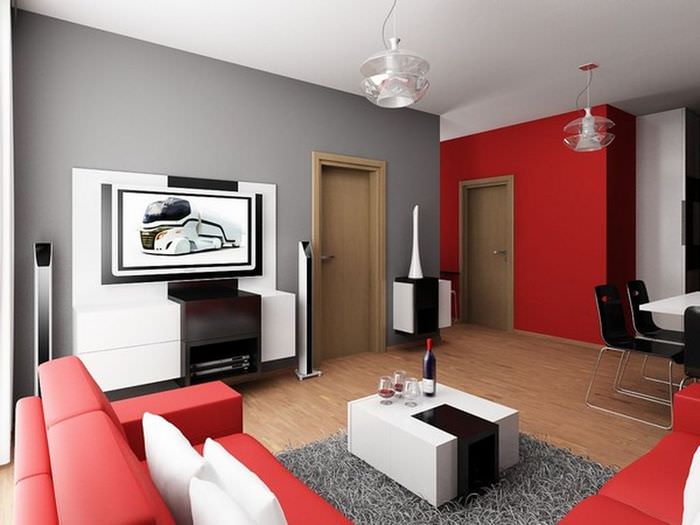 Röd färg i vardagsrummets inre i högteknologisk stil