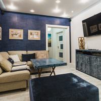 Modrá farba v dizajne obývačky