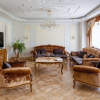 Eine Sofagruppe im klassischen Stil dekorieren