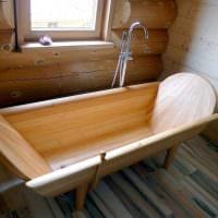 ideen om en uvanlig stil på et bad i et trehusfoto