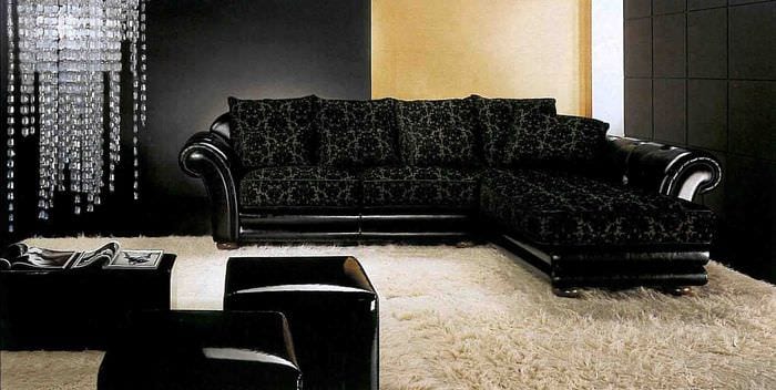 вариант на оригиналния декор на апартамента с диван
