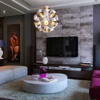 идея за модерен декор на стая с картина на диван