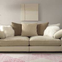 ιδέα ασυνήθιστης διακόσμησης για σαλόνι με εικόνα καναπέ