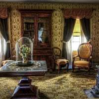 helles Wohnzimmer im viktorianischen Stil Foto