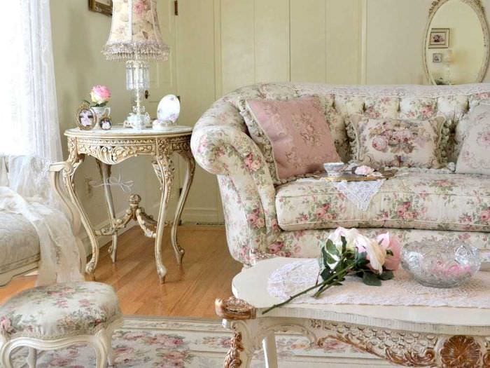 epätavallinen olohuoneen sisustus vintage -tyyliin