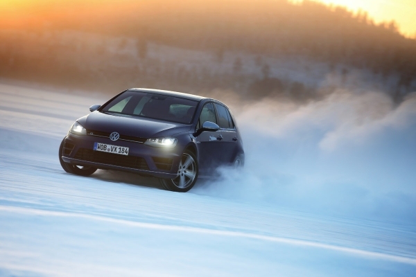 vw modellerer den hurtigste golf i snekørsel volkswagen golf_r