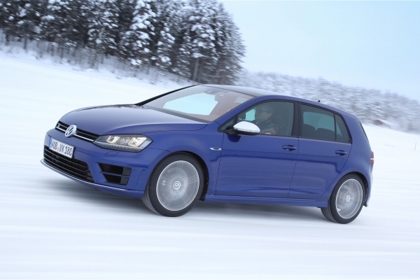 2015 Volkswagen Golf R evo ydeevne forfra set fra højre