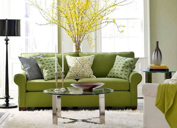 Klassisk sofa med blødt grønt polstring